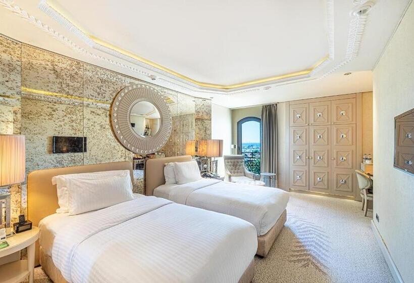 ホテル Wyndham Grand Istanbul Kalamış Marina