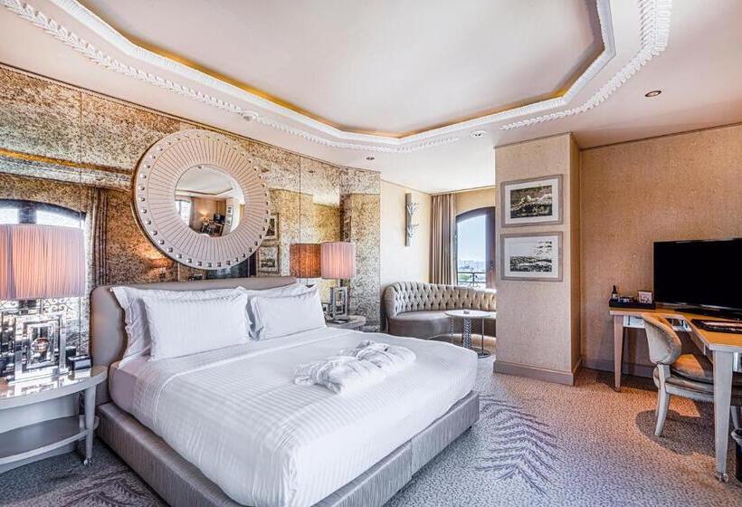 ホテル Wyndham Grand Istanbul Kalamış Marina