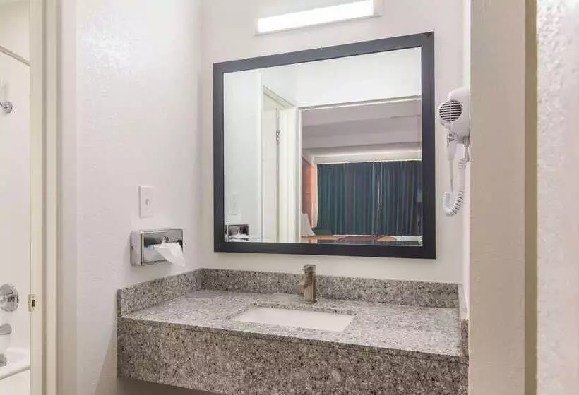 モーテル Rodeway Inn