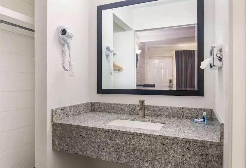 モーテル Rodeway Inn