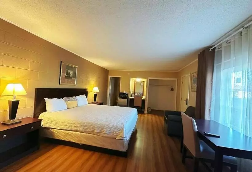 汽车旅馆  Royal Inn And Suites