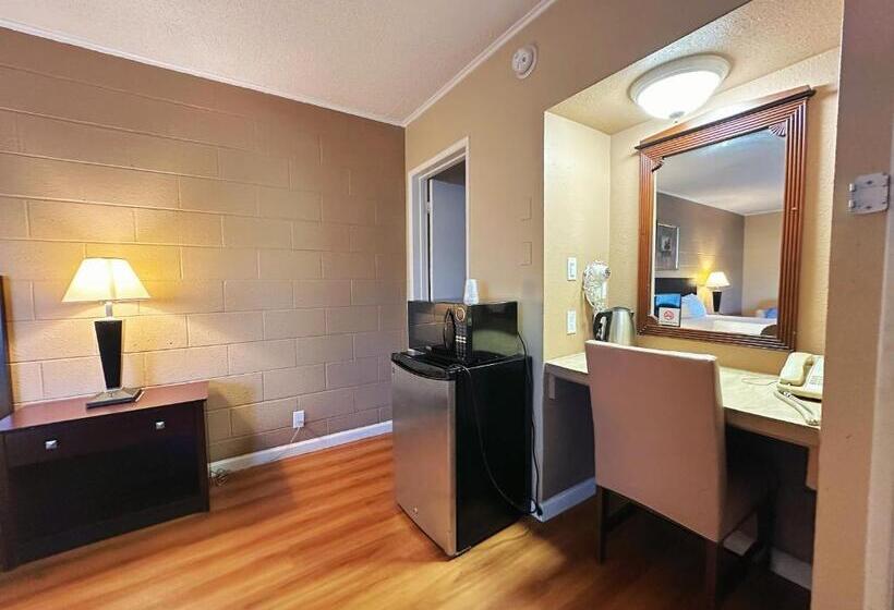 모텔 Royal Inn And Suites