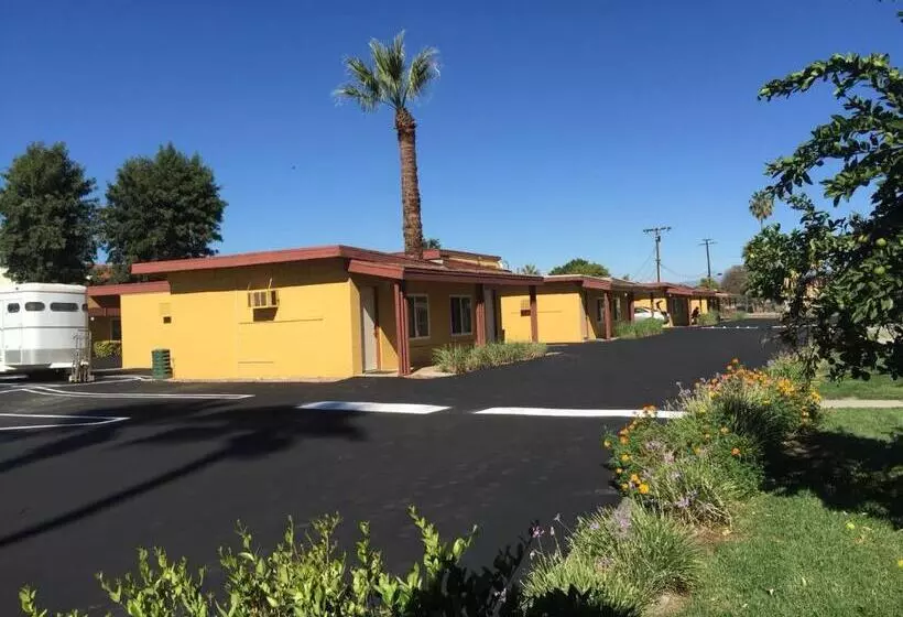 汽车旅馆  Royal Inn And Suites