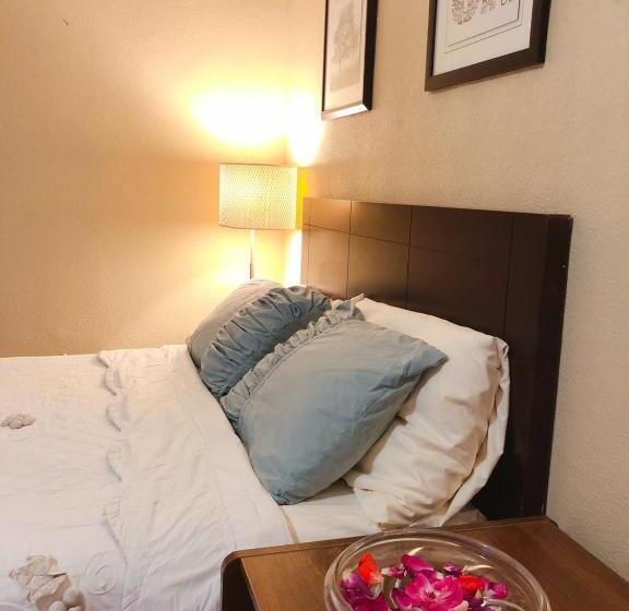 모텔 Royal Inn And Suites