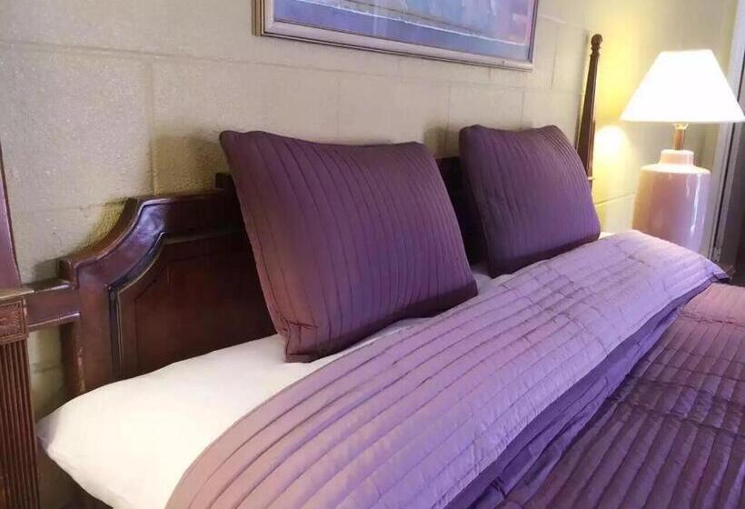 모텔 Royal Inn And Suites