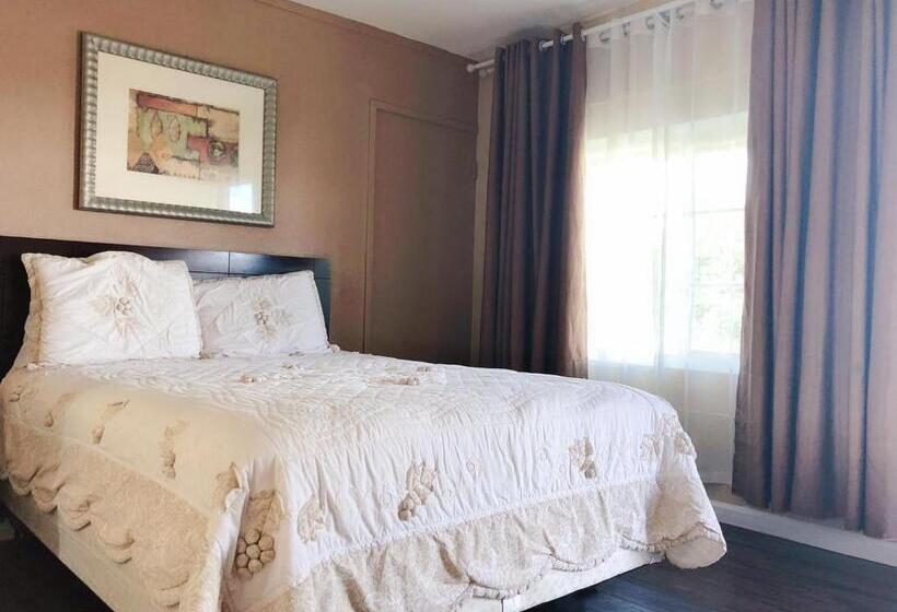 모텔 Royal Inn And Suites