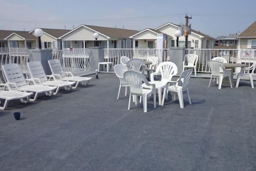 Quarterdeck Motel