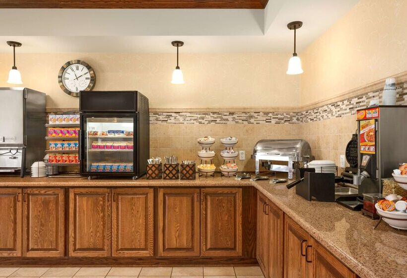 Country Inn & Suites By Radisson, Minot, Nd