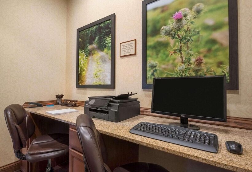 Country Inn & Suites By Radisson, Minot, Nd