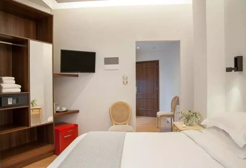 Acropolis Ami Boutique