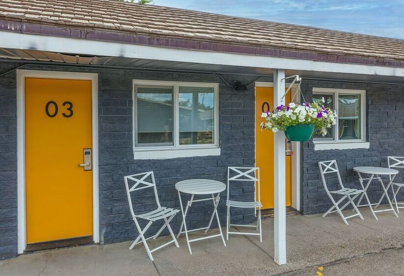 Отель Minecart Motor Lodge