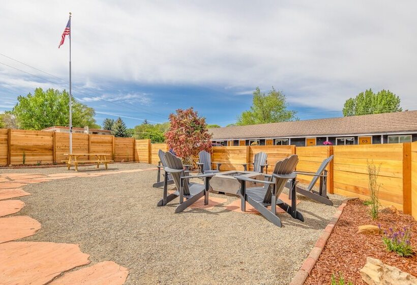 Отель Minecart Motor Lodge