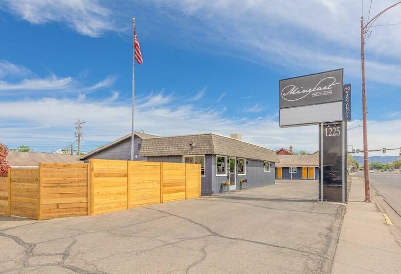 Отель Minecart Motor Lodge