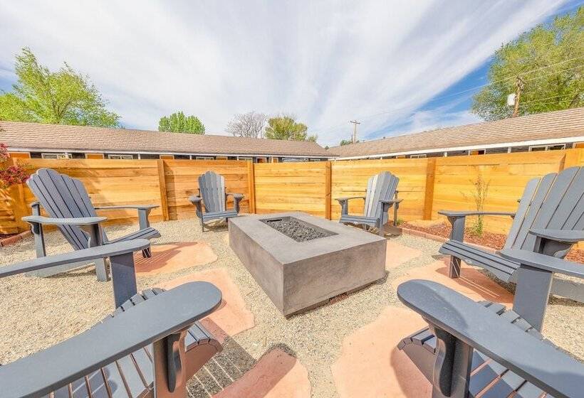 Отель Minecart Motor Lodge