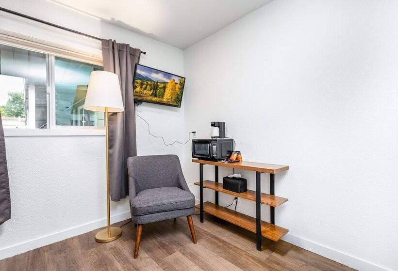 Отель Minecart Motor Lodge