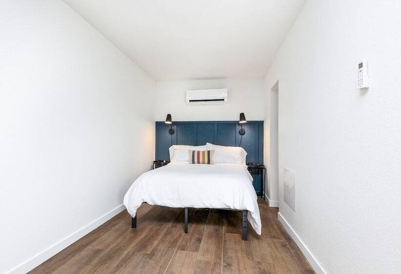 Отель Minecart Motor Lodge