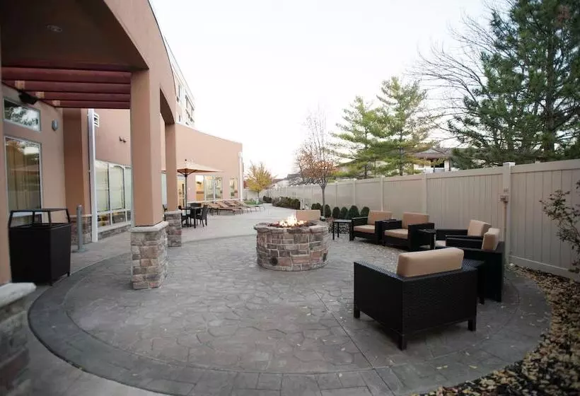 ホテル Courtyard By Marriott Evansville East