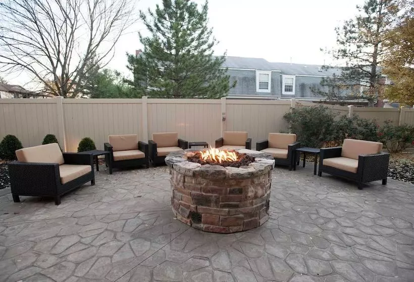 ホテル Courtyard By Marriott Evansville East