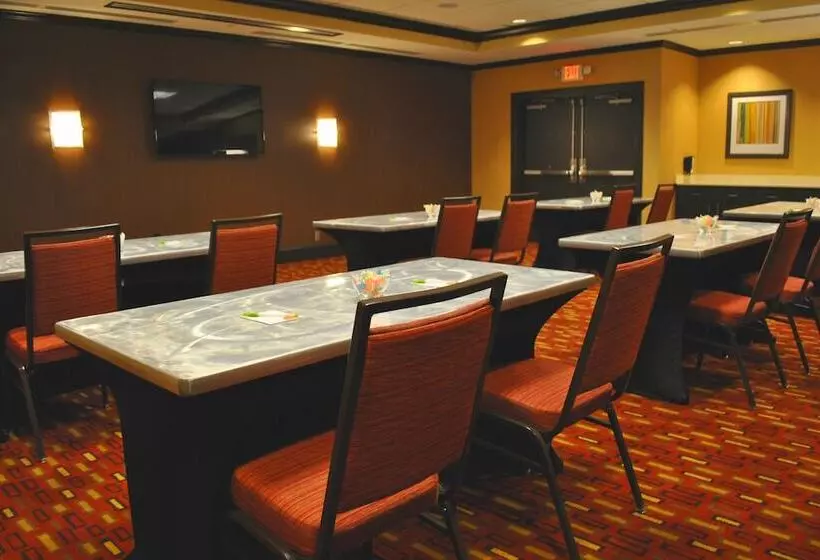 ホテル Courtyard By Marriott Evansville East