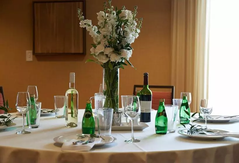 ホテル Courtyard By Marriott Evansville East