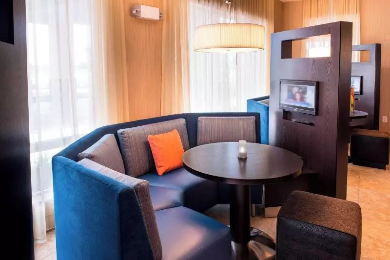 ホテル Courtyard By Marriott Evansville East