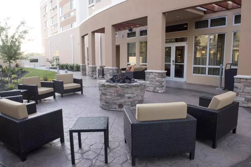 ホテル Courtyard By Marriott Evansville East