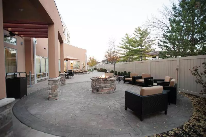 ホテル Courtyard By Marriott Evansville East