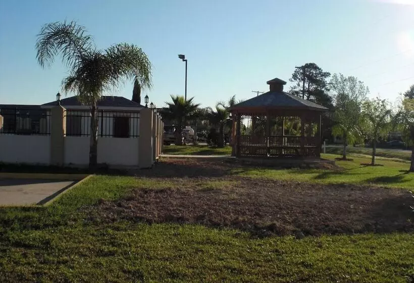 Отель Executive Inn & Suites West Columbia