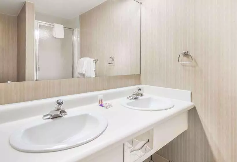 Отель Knights Inn Dayton By Miller Lane