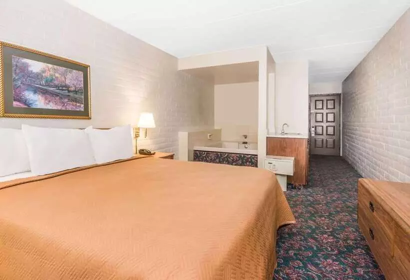 Отель Knights Inn Dayton By Miller Lane