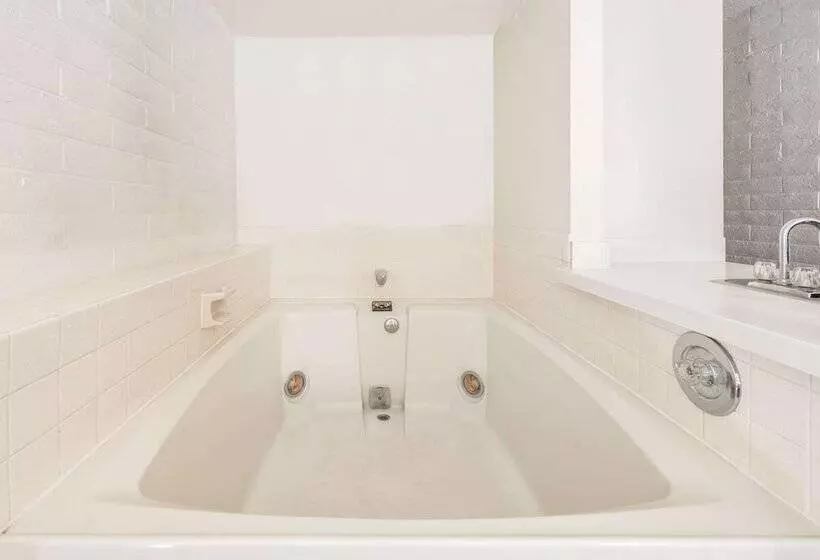 Отель Knights Inn Dayton By Miller Lane