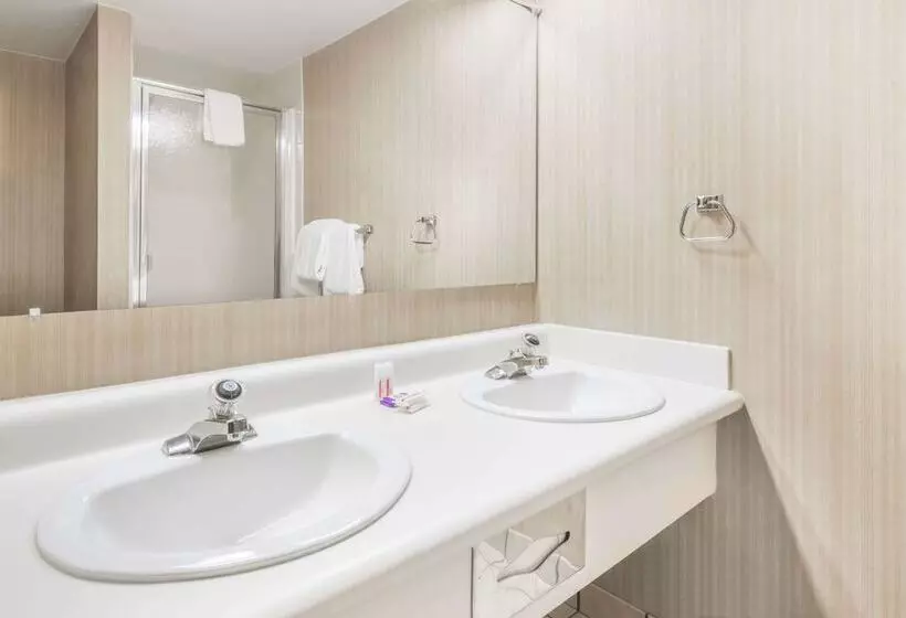 Отель Knights Inn Dayton By Miller Lane