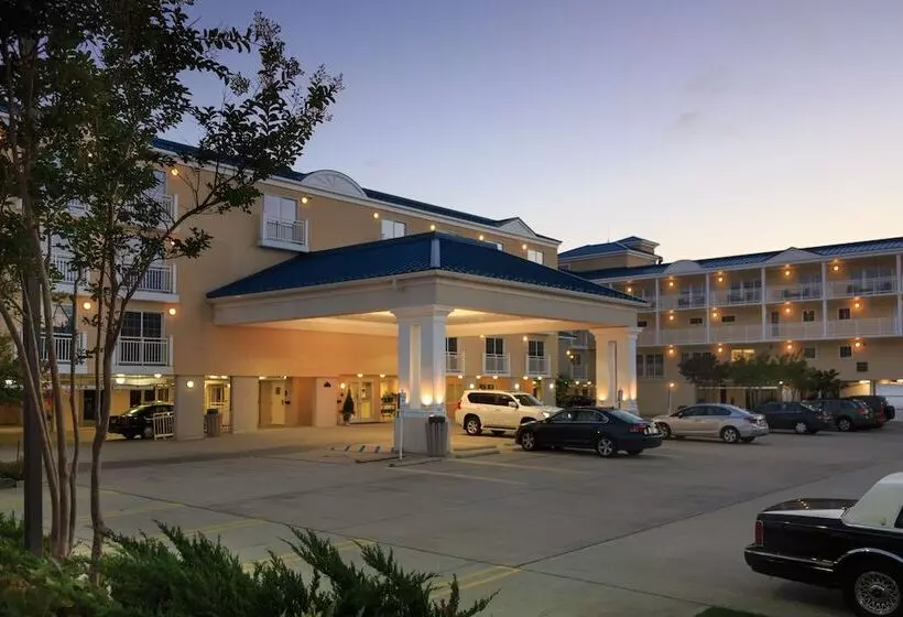 Hotelli La Mer Beachfront Resort