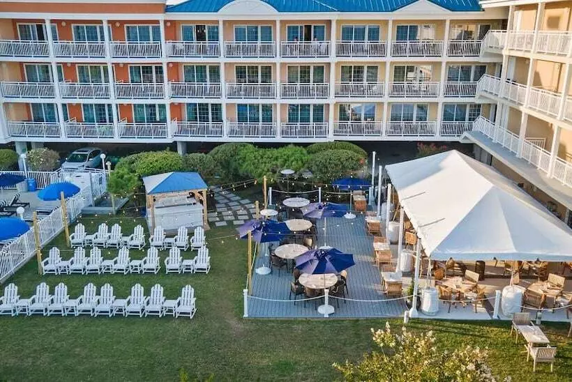 Hotelli La Mer Beachfront Resort