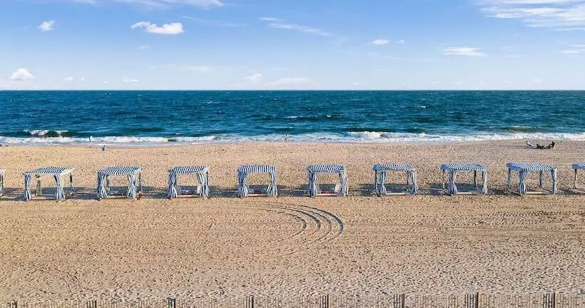 Hotelli La Mer Beachfront Resort