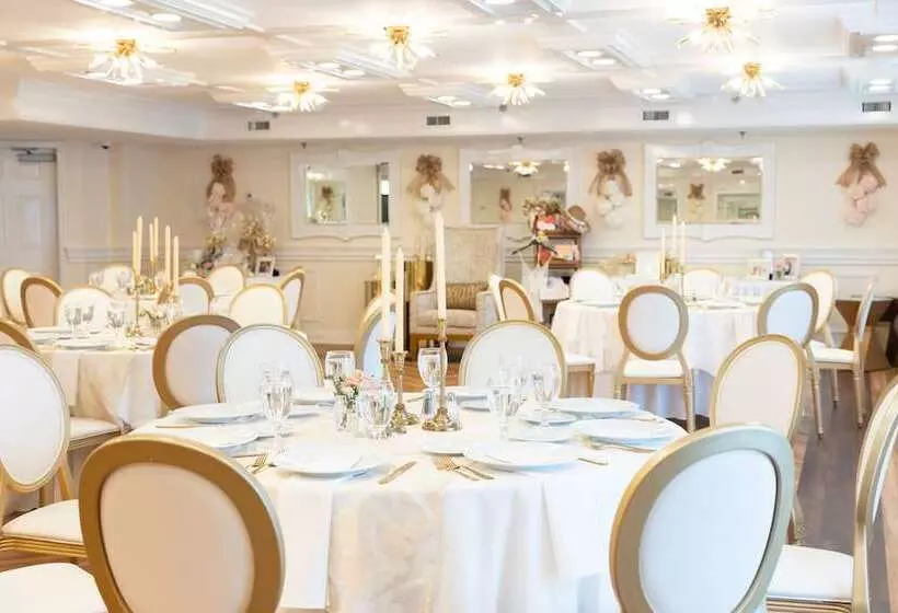 Hotelli La Mer Beachfront Resort