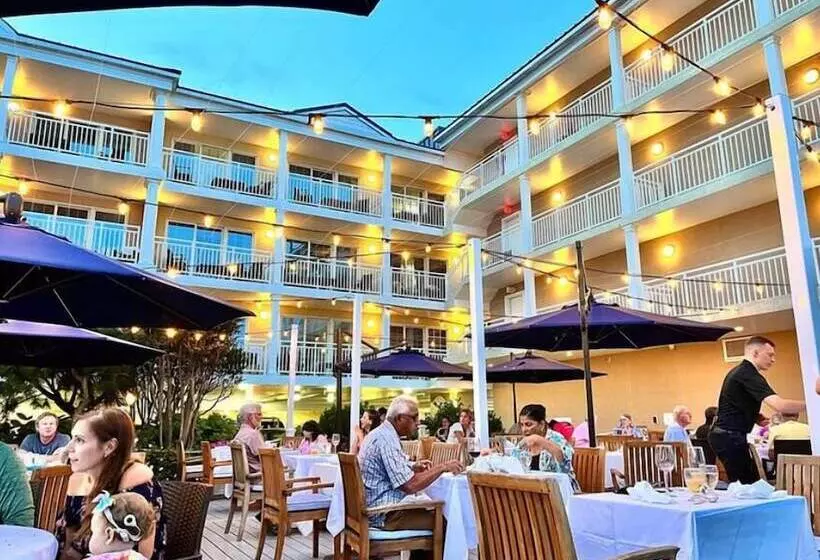 Hotelli La Mer Beachfront Resort