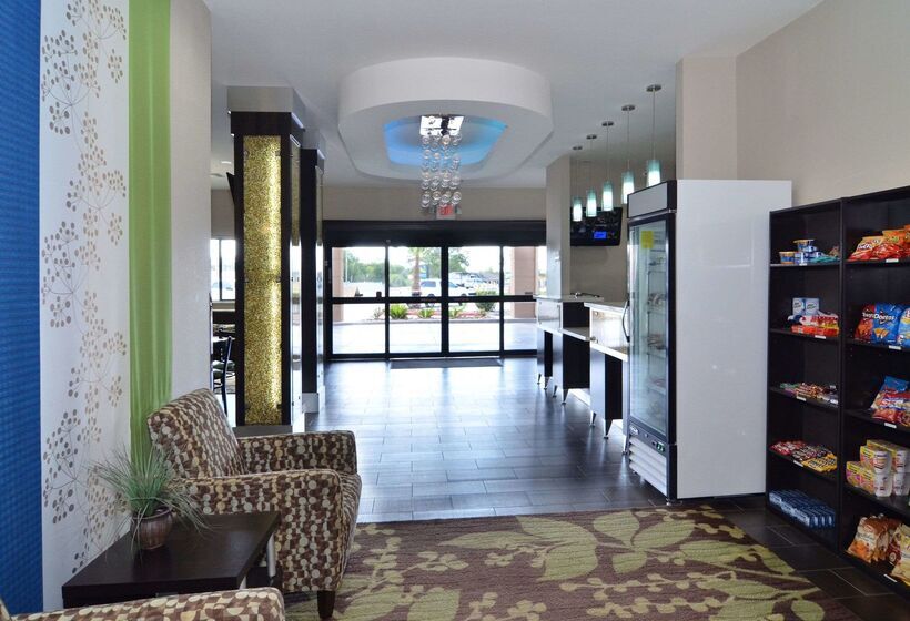 ホテル Quality Inn & Suites Kenedy  Karnes City