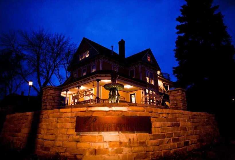 فندق Rivertown Inn