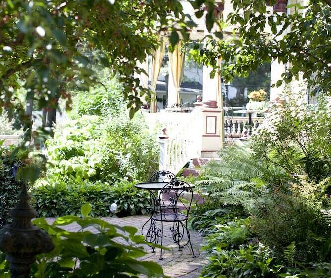 فندق Rivertown Inn