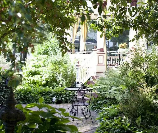 酒店 Rivertown Inn