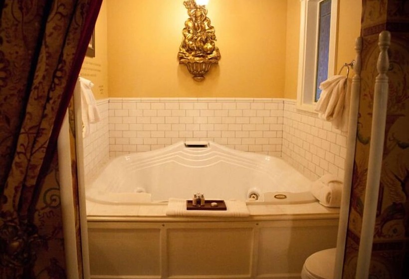 فندق Rivertown Inn