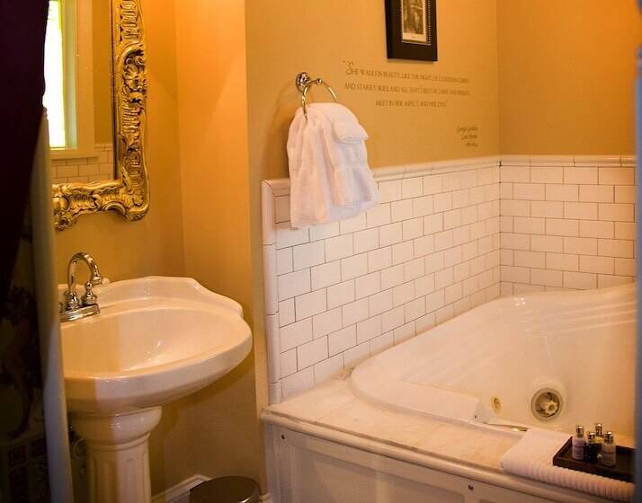 فندق Rivertown Inn