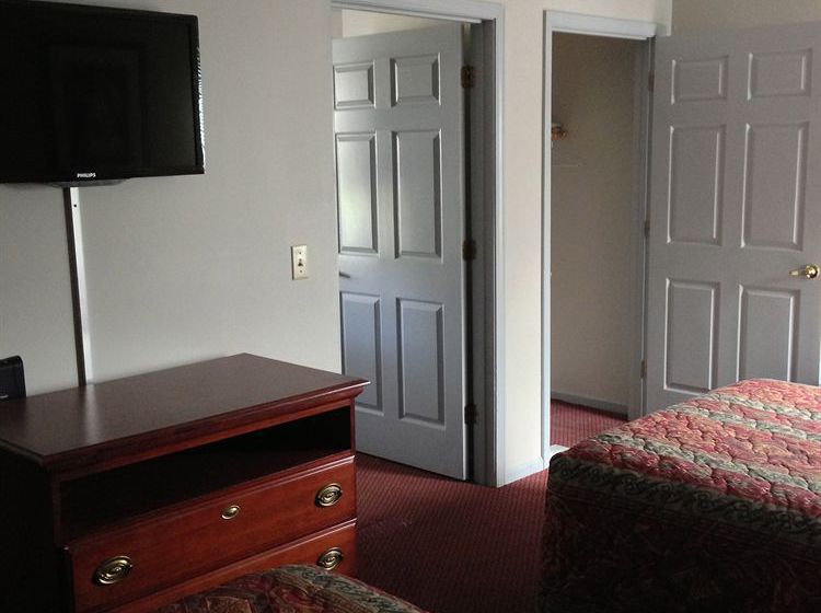 호텔 Travelers Inn And Suites