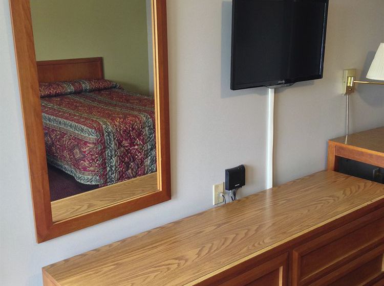 호텔 Travelers Inn And Suites