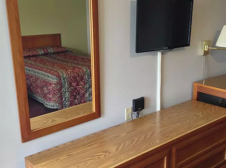 Otel Travelers Inn And Suites