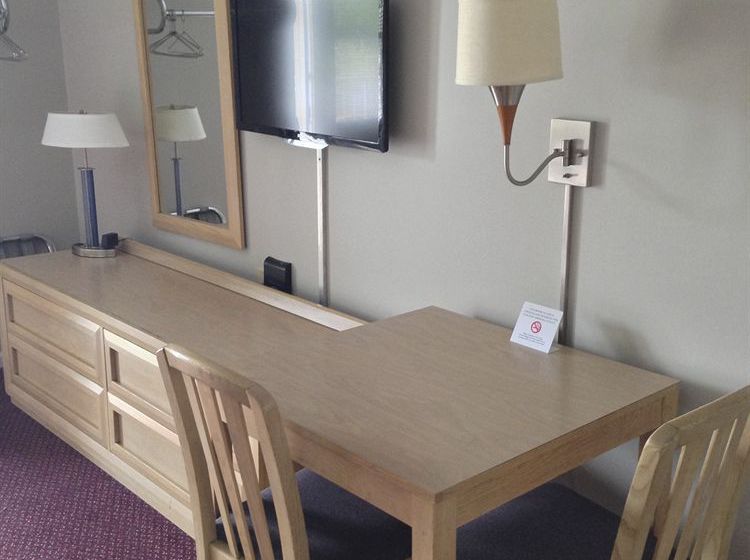 호텔 Travelers Inn And Suites