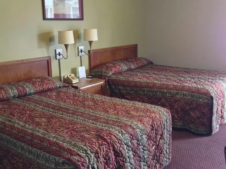 Otel Travelers Inn And Suites
