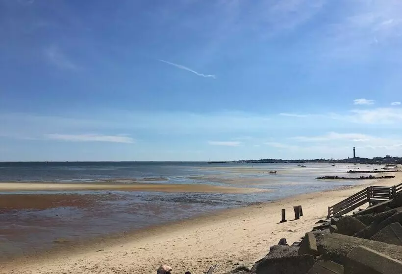 Мотель Beachfront White Sands