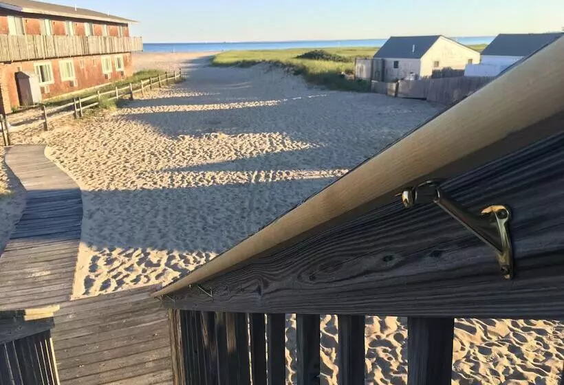 Мотель Beachfront White Sands